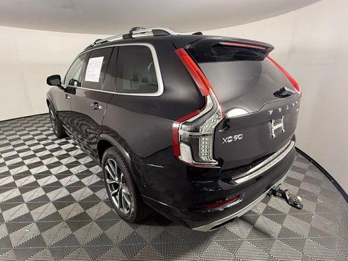 2019 Volvo XC90 T6 Momentum