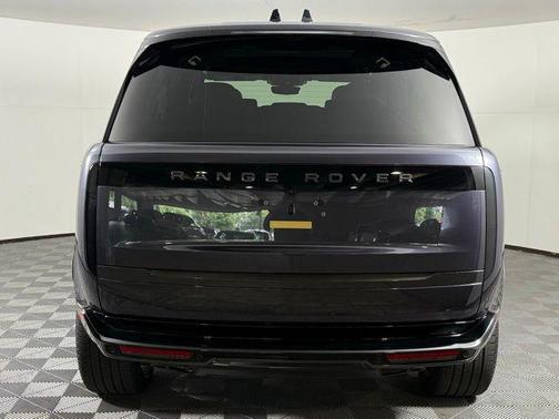 2025 Land Rover Range Rover P530 SE 7 Seat