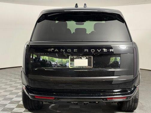 2025 Land Rover Range Rover P530 SE