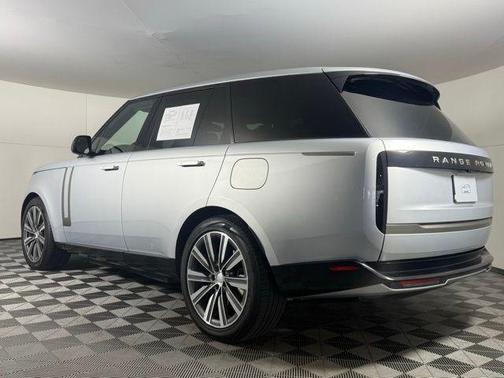 2025 Land Rover Range Rover P550e SE