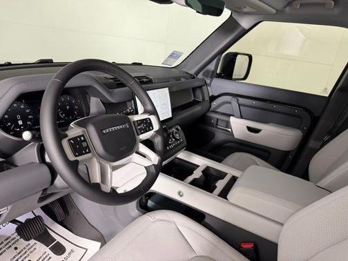 2025 Land Rover Defender 110 P300