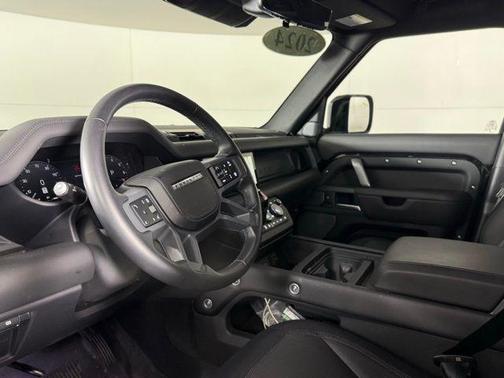 2024 Land Rover Defender 110 P400 X-Dynamic SE