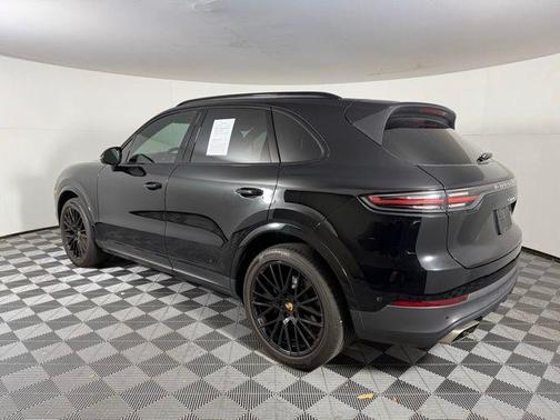 2022 Porsche Cayenne Base
