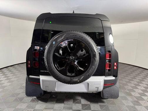 2025 Land Rover Defender 110 P300