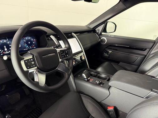 2025 Land Rover Discovery P300 S