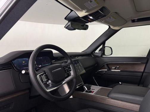 2025 Land Rover Range Rover P530 SE