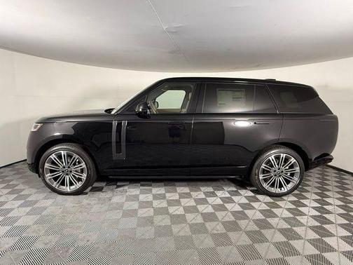 2025 Land Rover Range Rover P400 SE 7 Seat