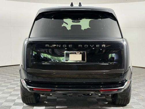2025 Land Rover Range Rover P530 SE