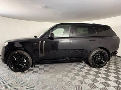 2025 Land Rover Range Rover P530 SE