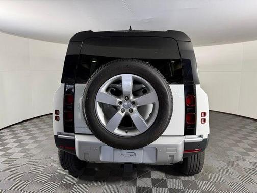 2025 Land Rover Defender 110 P300