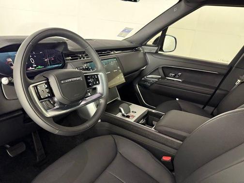 2025 Land Rover Range Rover P550e SE