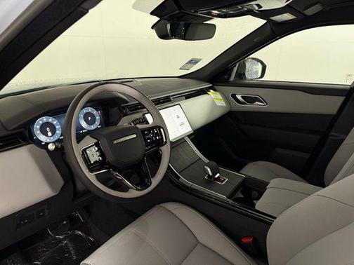 2026 Land Rover Range Rover Velar P250 SE R-Dynamic