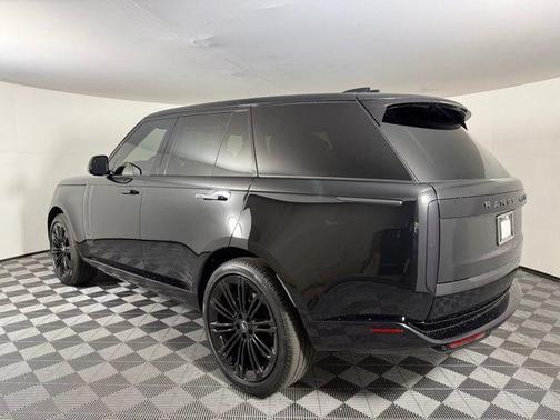 2025 Land Rover Range Rover P530 SE