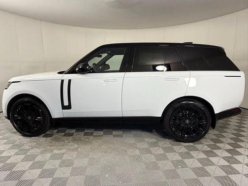 2025 Land Rover Range Rover P530 SE
