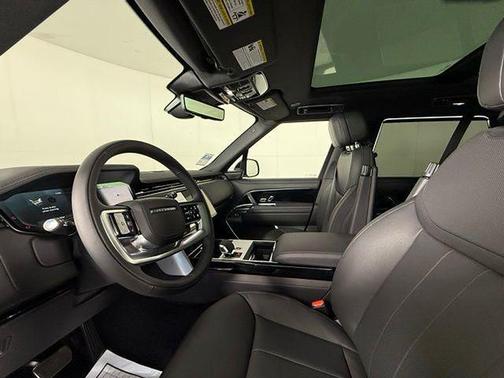 2025 Land Rover Range Rover P530 SE