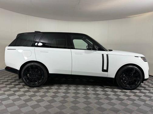 2025 Land Rover Range Rover P530 SE