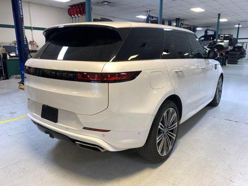 2024 Land Rover Range Rover Sport SE