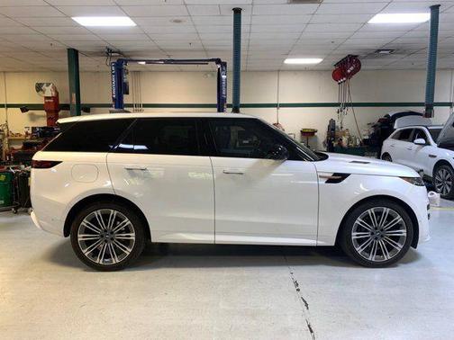 2024 Land Rover Range Rover Sport SE