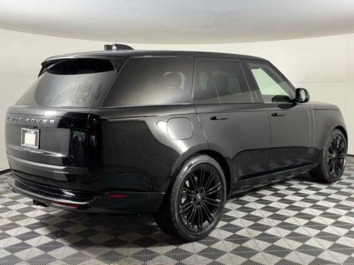 2025 Land Rover Range Rover P400 SE