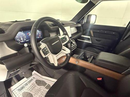 2024 Land Rover Defender 110 P500 SE