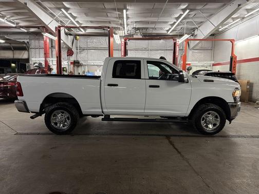 2023 RAM 2500 Tradesman Crew Cab 4x4 6'4' Box