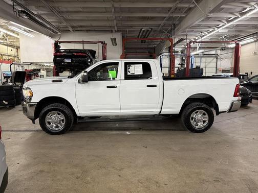 2023 RAM 2500 Tradesman Crew Cab 4x4 6'4' Box