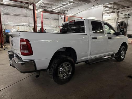 2023 RAM 2500 Tradesman Crew Cab 4x4 6'4' Box
