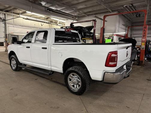 2023 RAM 2500 Tradesman Crew Cab 4x4 6'4' Box