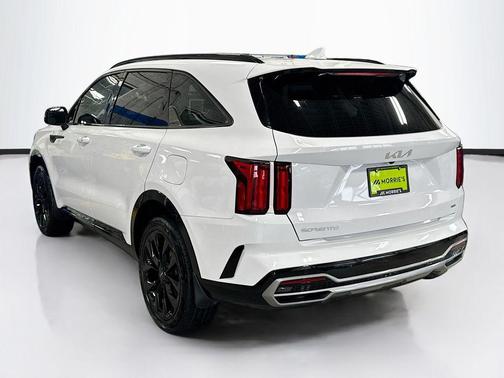 Glacial White Pearl 2023 Kia Sorento SX