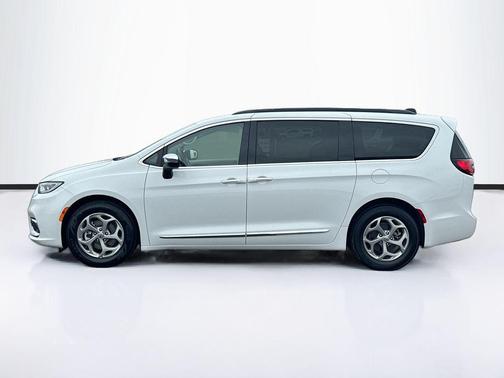 Bright White Clearcoat 2023 Chrysler Pacifica Limited