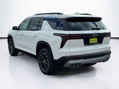 Summit White 2026 Chevrolet Traverse LT