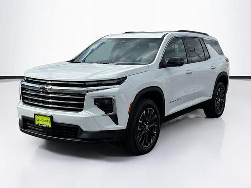 Summit White 2026 Chevrolet Traverse LT