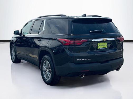 Mosaic Black Metallic 2023 Chevrolet Traverse LT Cloth