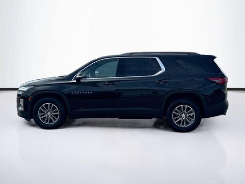 Mosaic Black Metallic 2023 Chevrolet Traverse LT Cloth
