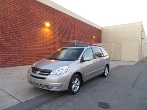 Photo 2 of 42 of 2005 Toyota Sienna XLE Limited