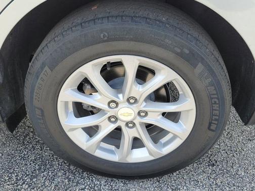 Silver Ice Metallic 2021 Chevrolet Equinox LT W/1LT