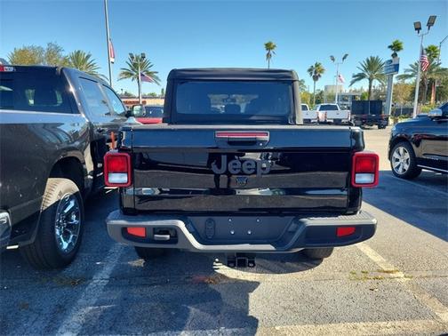 2023 Jeep Gladiator SPORT
