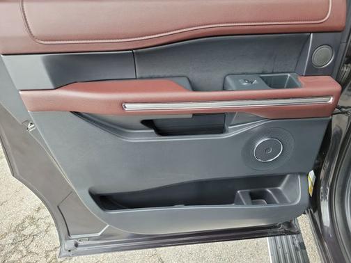 DARK MATTER PC 2024 Ford Expedition LIMITED