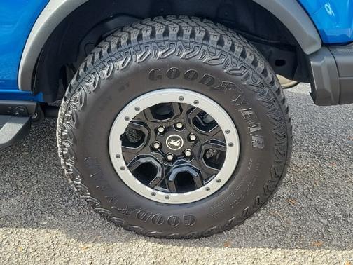VELOCITY BLUE METALLIC 2024 Ford Bronco BADLANDS