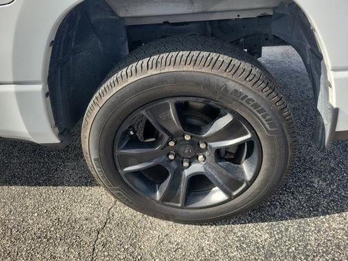 Bright White Clearcoat 2021 RAM 1500 BIG HORN/LONE STAR