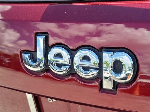 2022 Jeep Grand Cherokee LAREDO