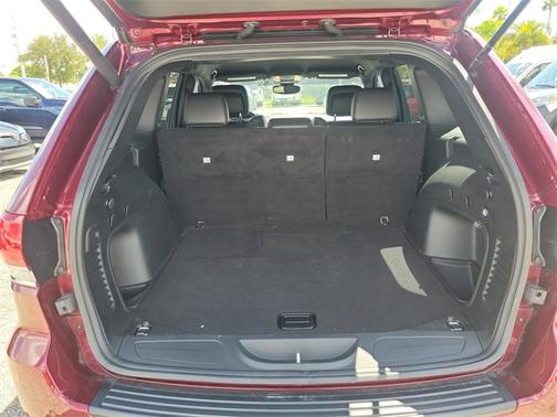 2022 Jeep Grand Cherokee LAREDO