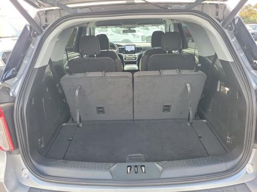 ICONIC SILVER METALLIC 2022 Ford Explorer XLT