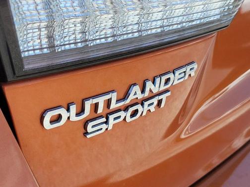 Sunshine Orange Metallic 2024 Mitsubishi Outlander Sport 2.0 ES