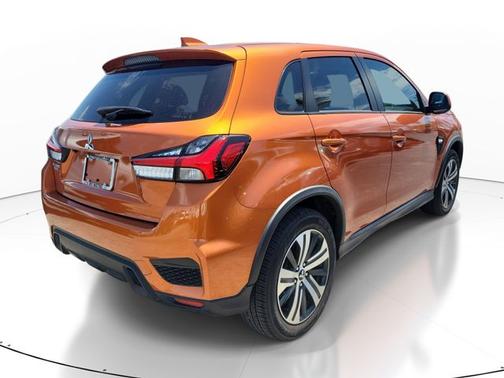 Sunshine Orange Metallic 2024 Mitsubishi Outlander Sport 2.0 ES