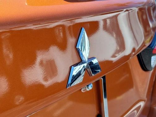 Sunshine Orange Metallic 2024 Mitsubishi Outlander Sport 2.0 ES