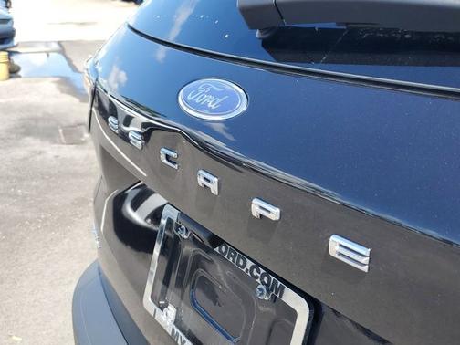 AGATE BLACK METALLIC 2022 Ford Escape SEL