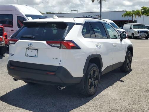 Ice 2025 Toyota RAV4 XLE