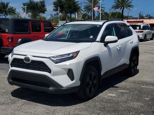 Ice 2025 Toyota RAV4 XLE