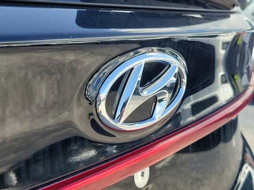 Black 2021 Hyundai SANTA FE SEL